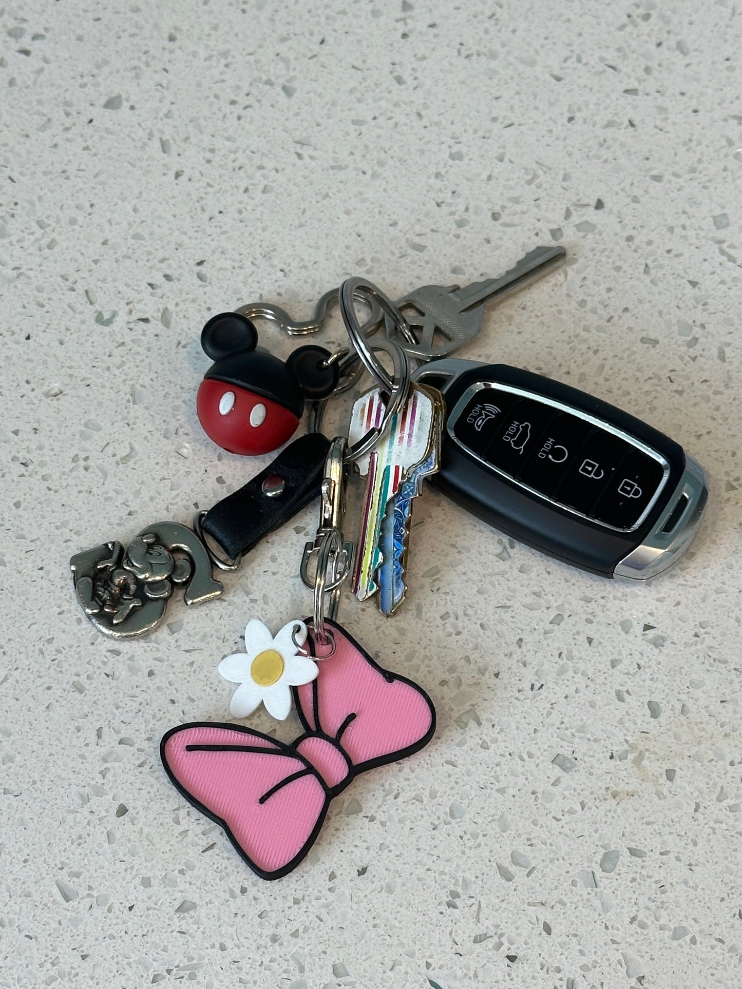 Daisy and Bow keychain - 3D printed